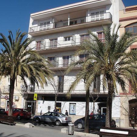 Hostal Residencia Celma Sant Carles De La Rapita Exterior photo