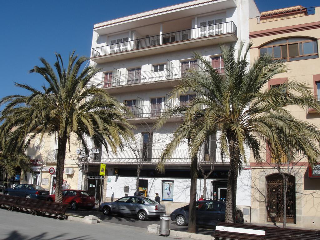 Hostal Residencia Celma Sant Carles De La Rapita Exterior photo